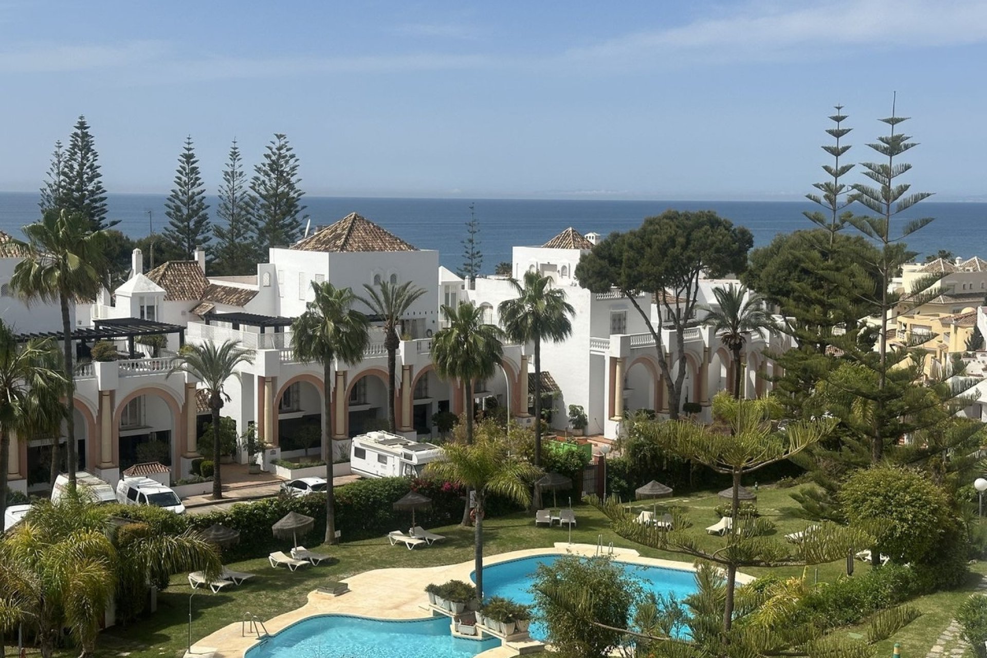 Resale - apartment - Marbella - Elviria