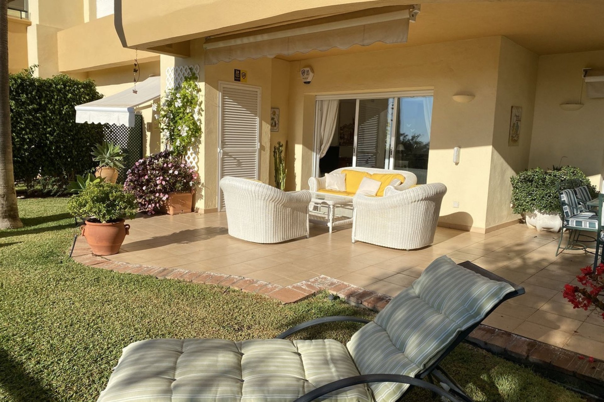 Resale - apartment - Marbella - Elviria