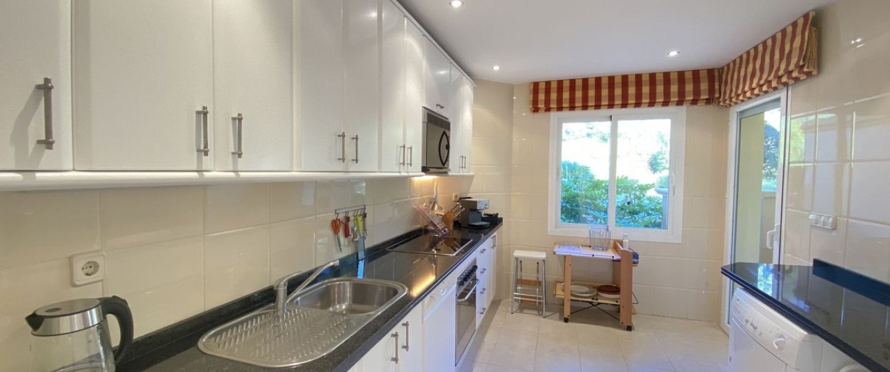 Resale - apartment - Marbella - Elviria