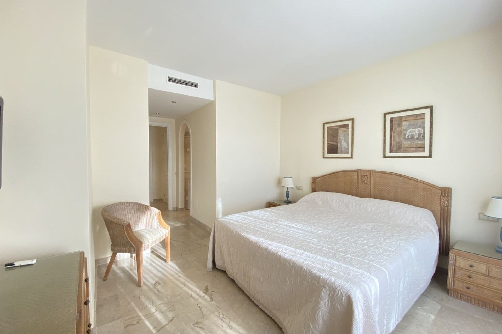 Resale - apartment - Marbella - Elviria
