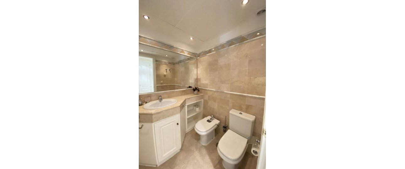 Resale - apartment - Marbella - Elviria