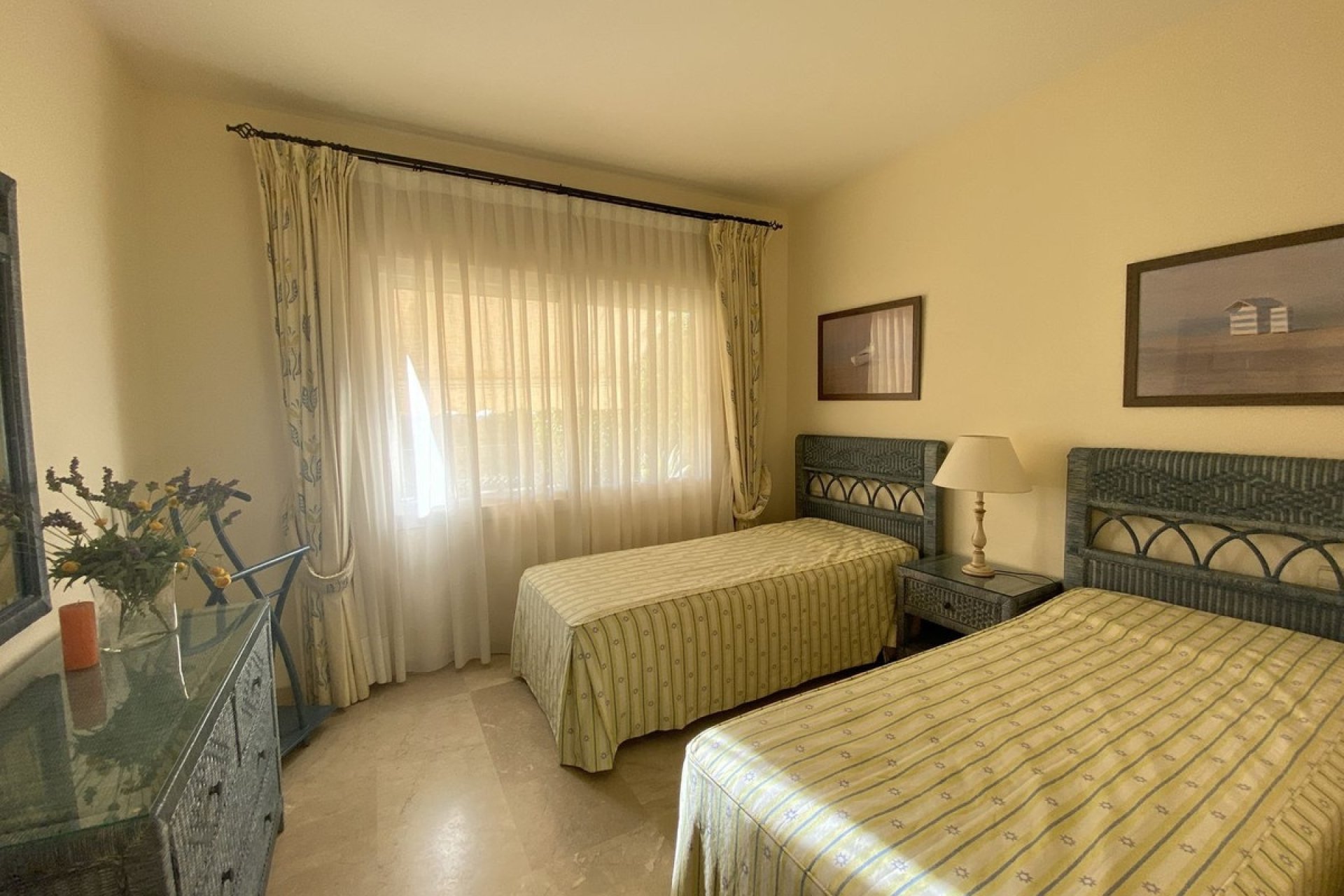Resale - apartment - Marbella - Elviria