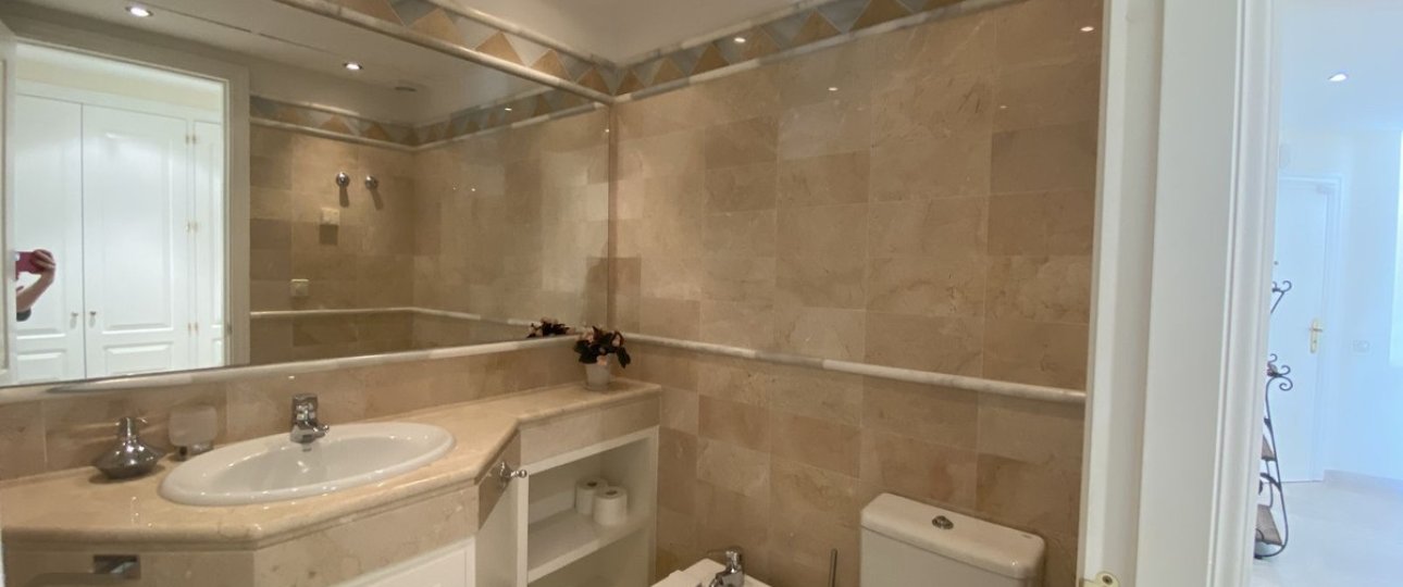 Resale - apartment - Marbella - Elviria