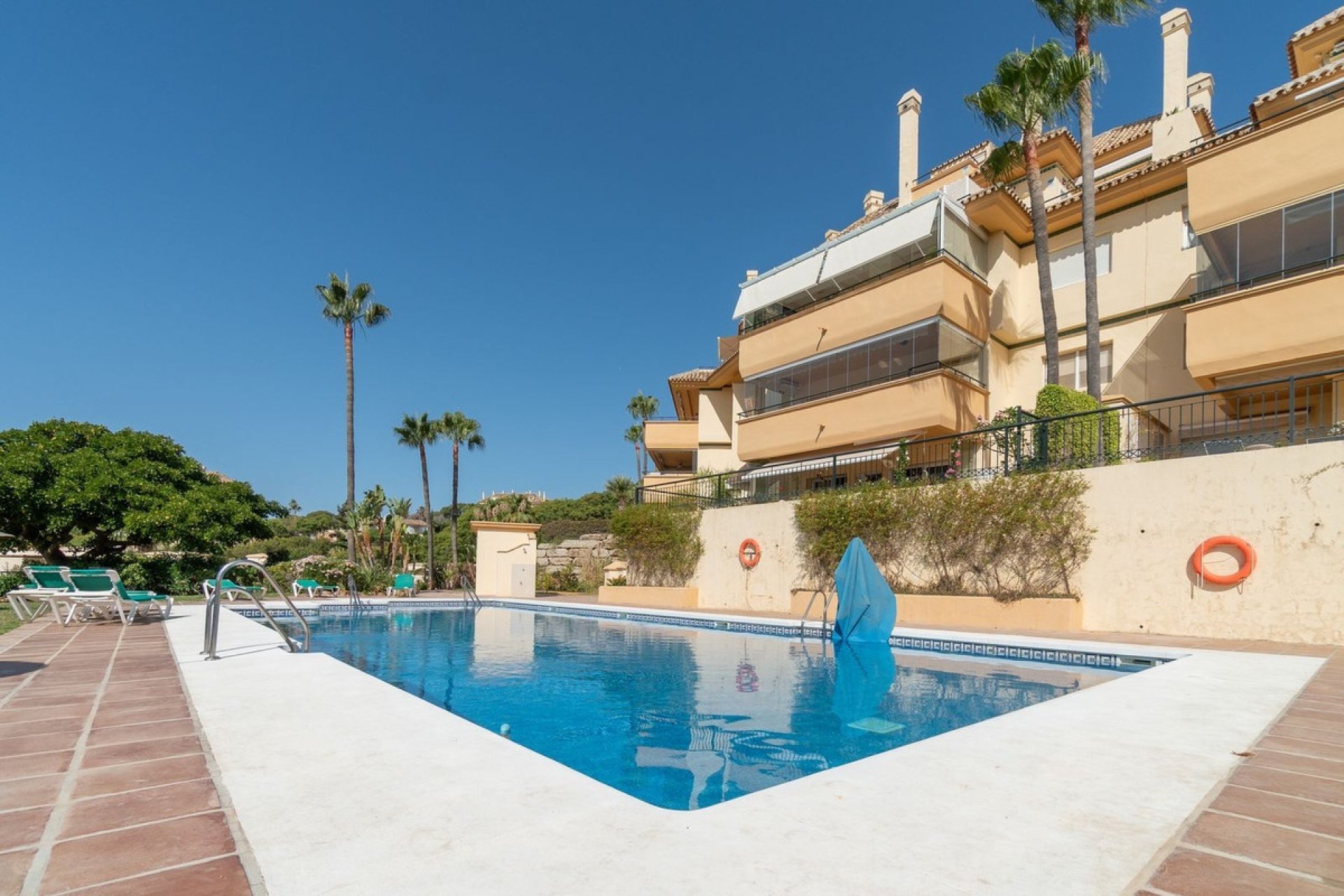 Resale - apartment - Marbella - Elviria