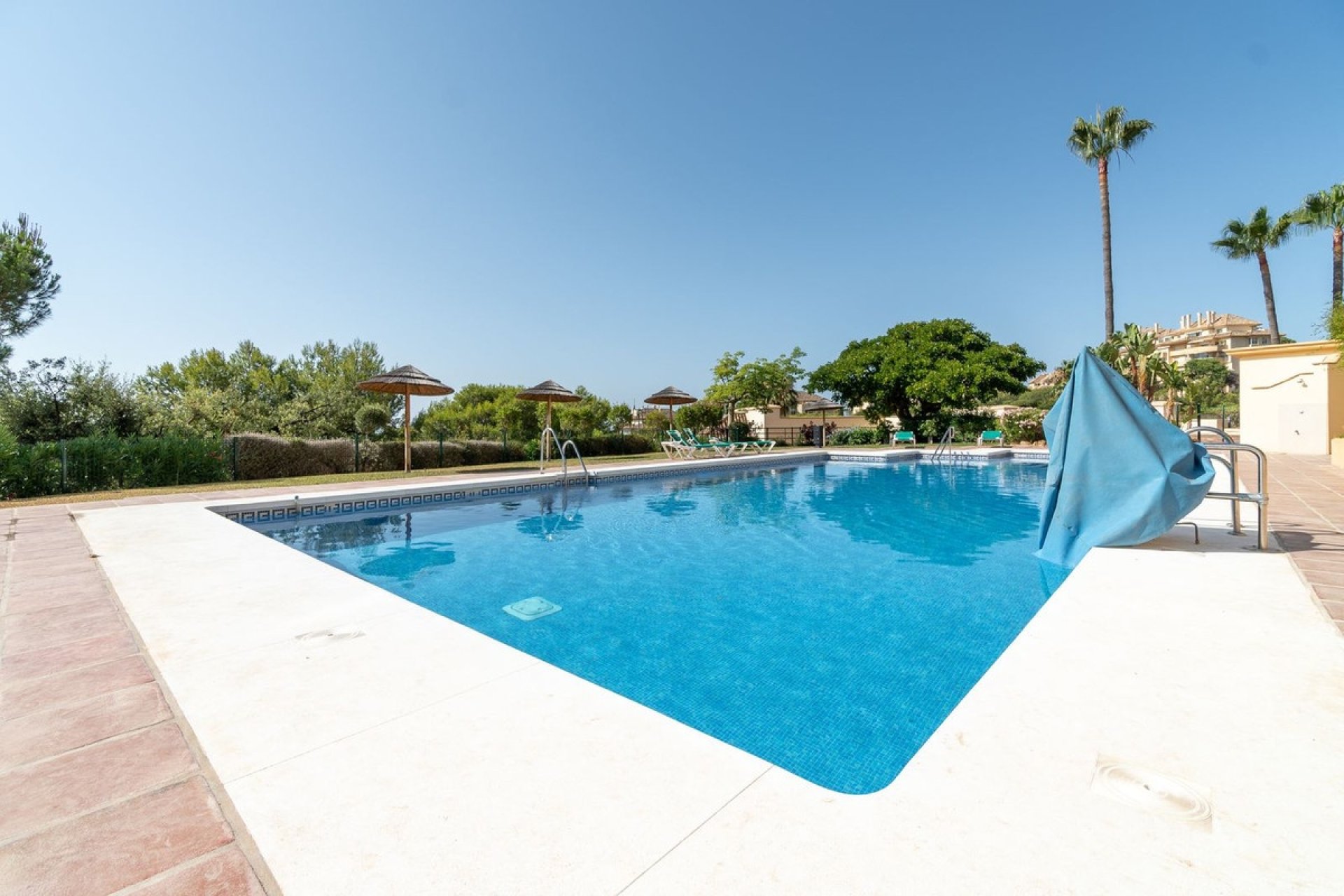 Resale - apartment - Marbella - Elviria