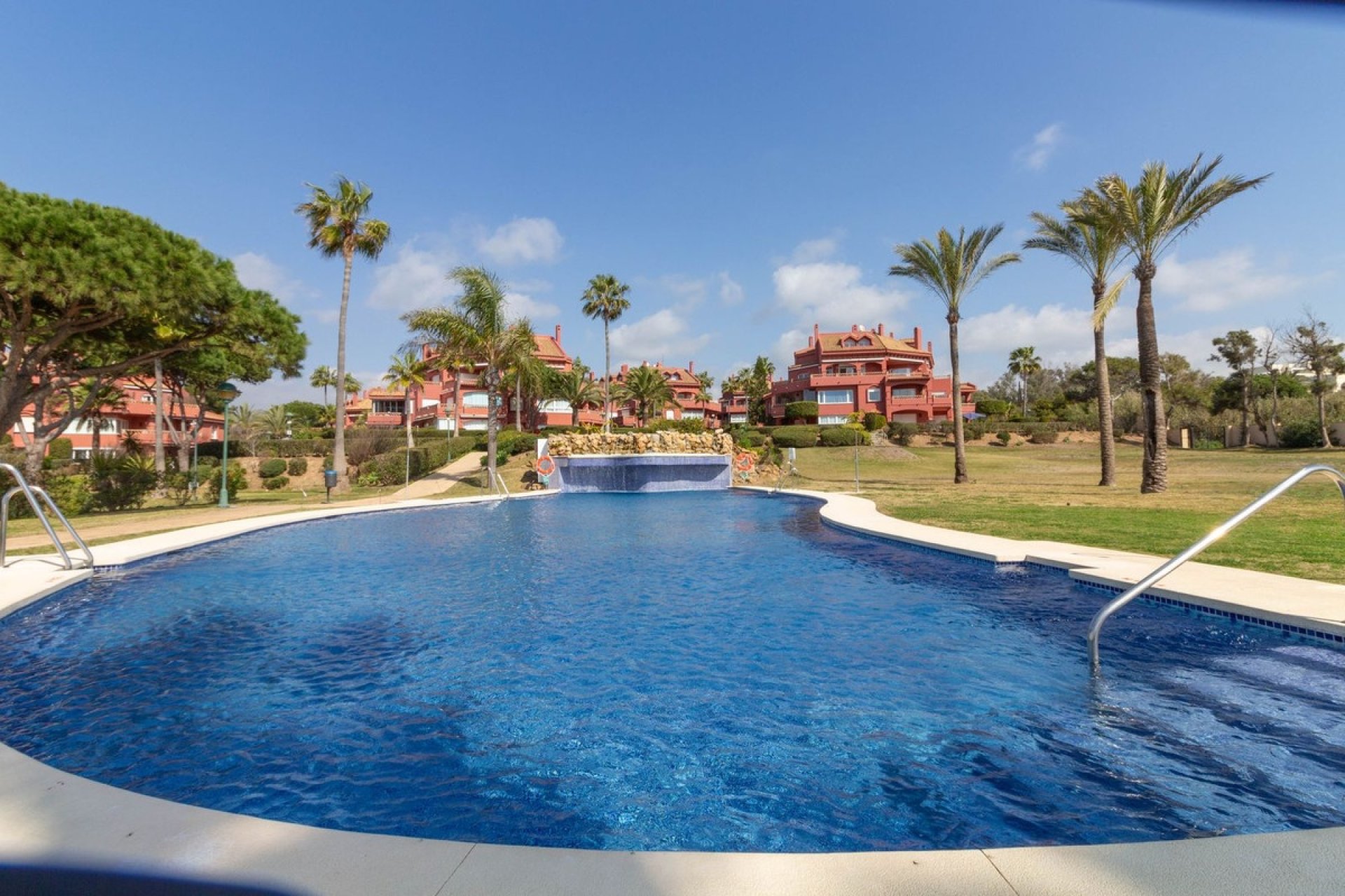 Resale - apartment - Marbella - Elviria