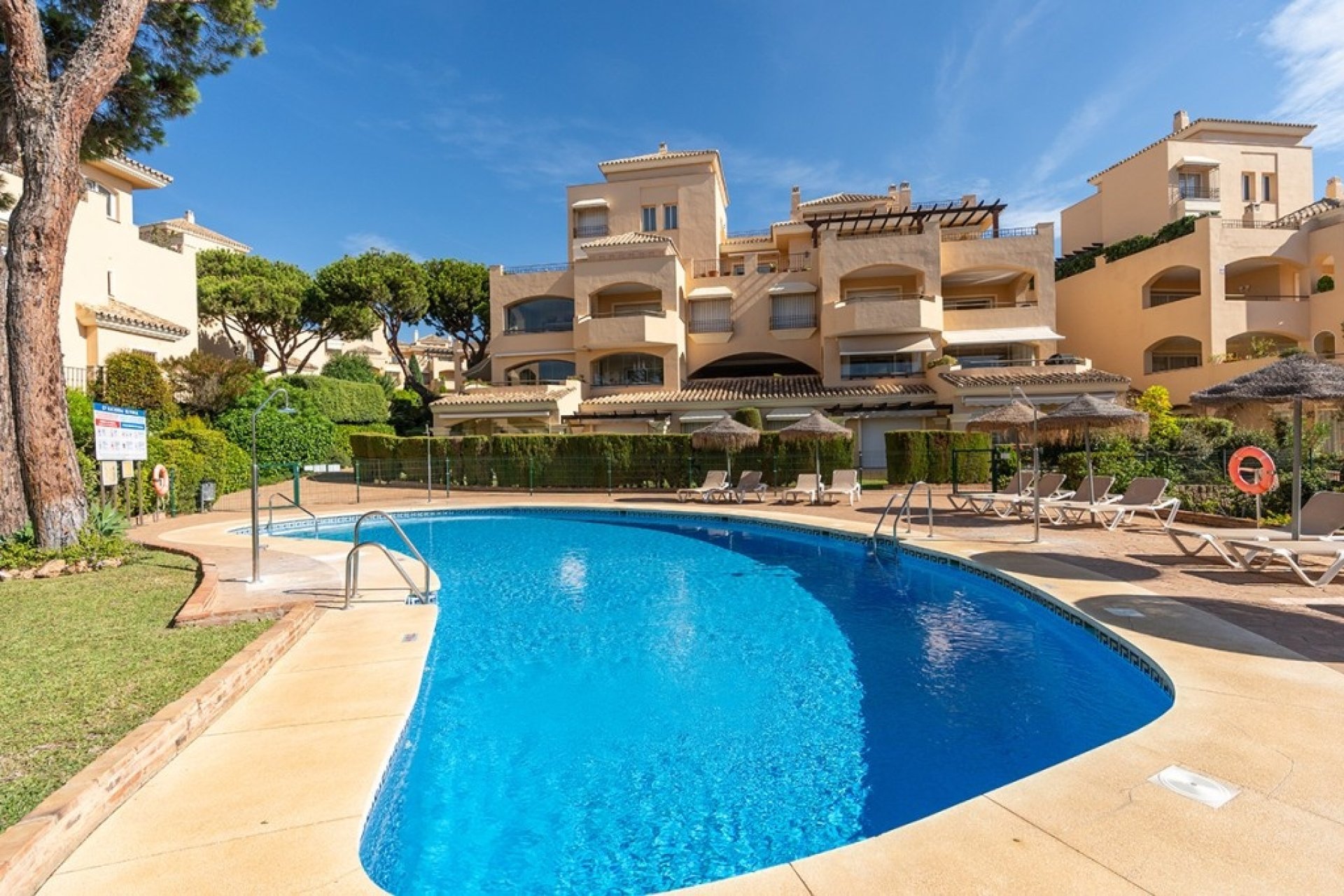 Resale - apartment - Marbella - Elviria