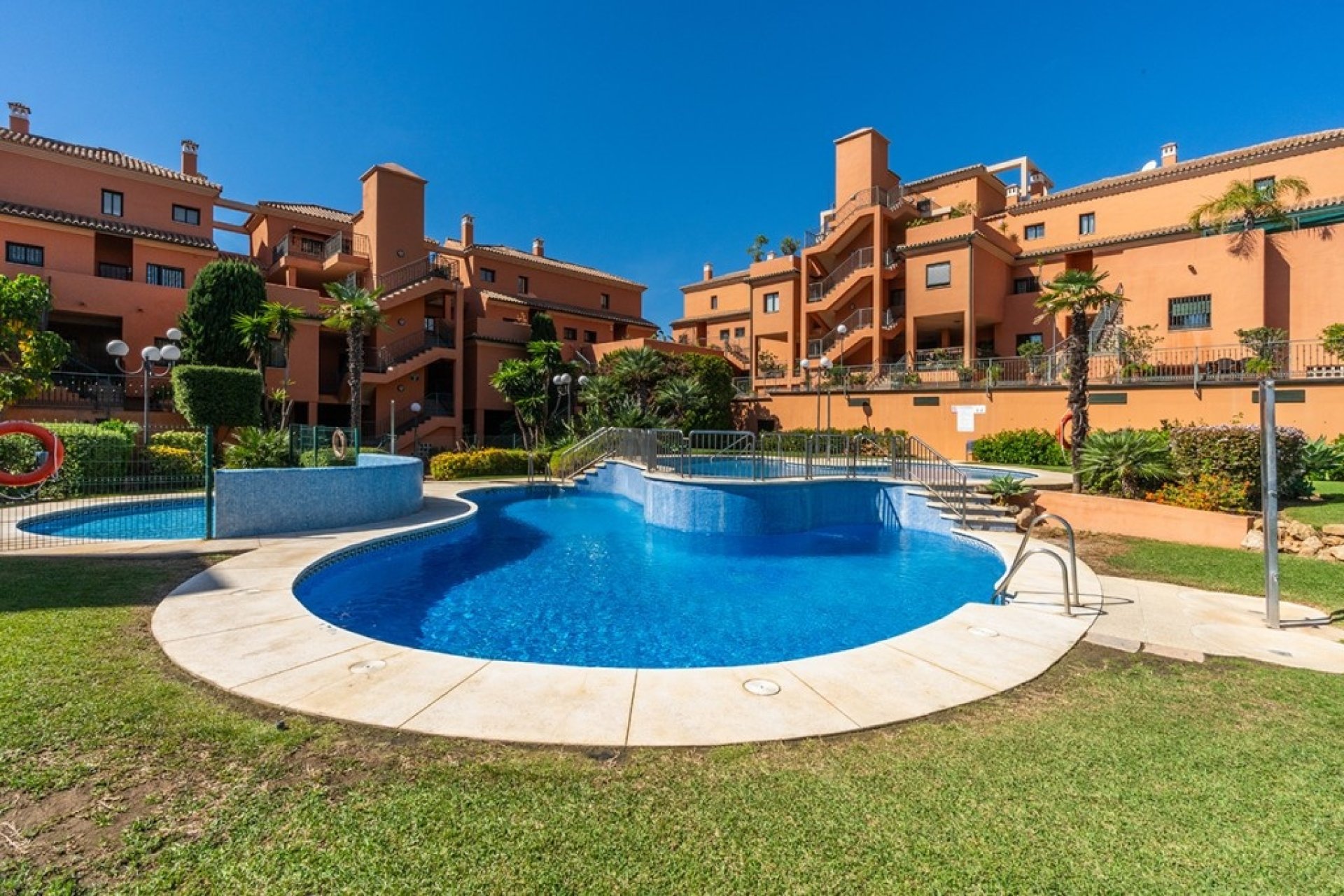Resale - apartment - Marbella - Elviria