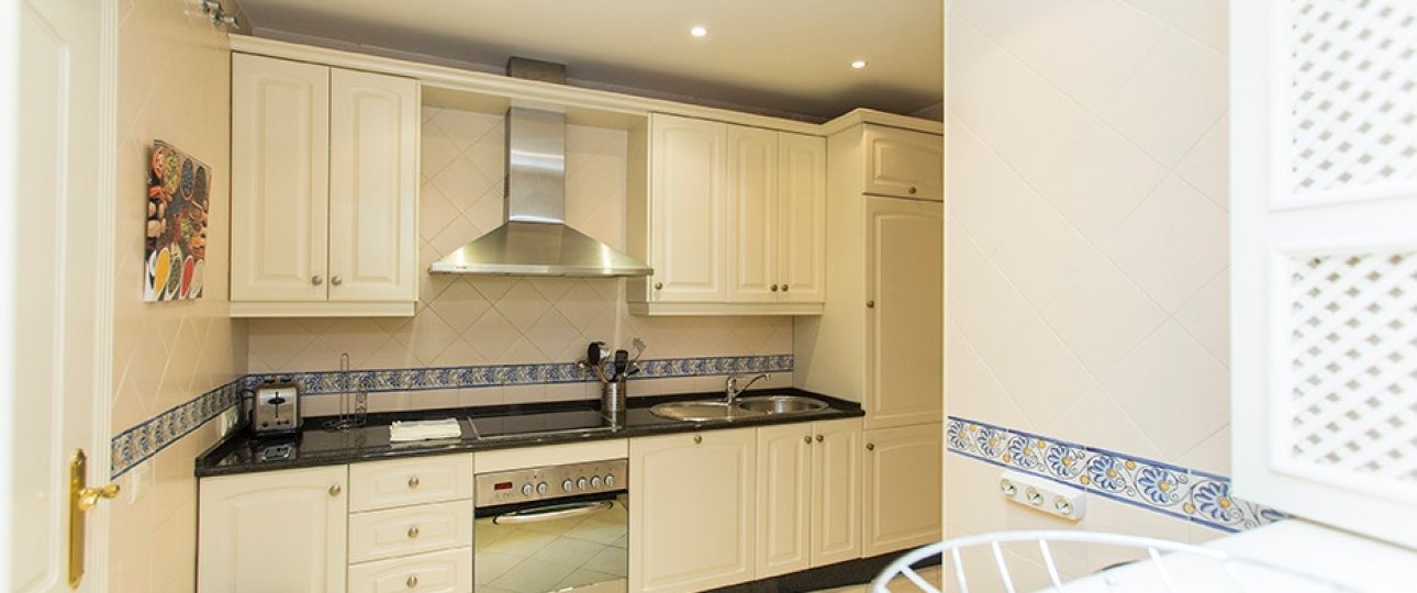 Resale - apartment - Marbella - Elviria