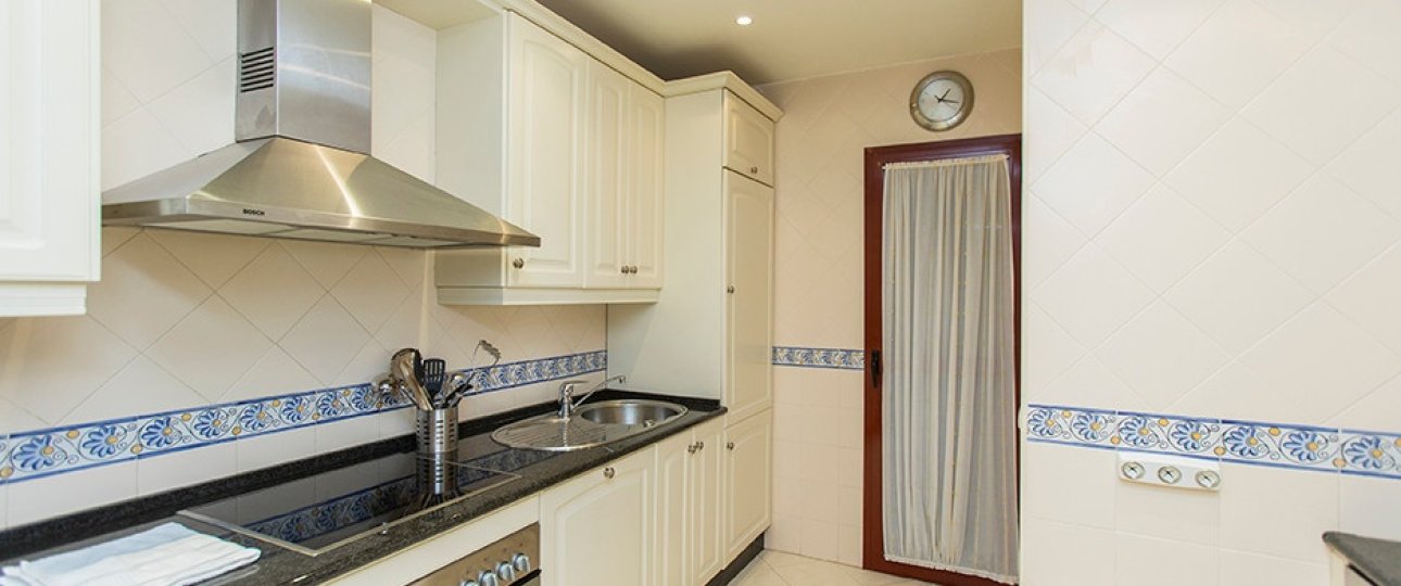 Resale - apartment - Marbella - Elviria