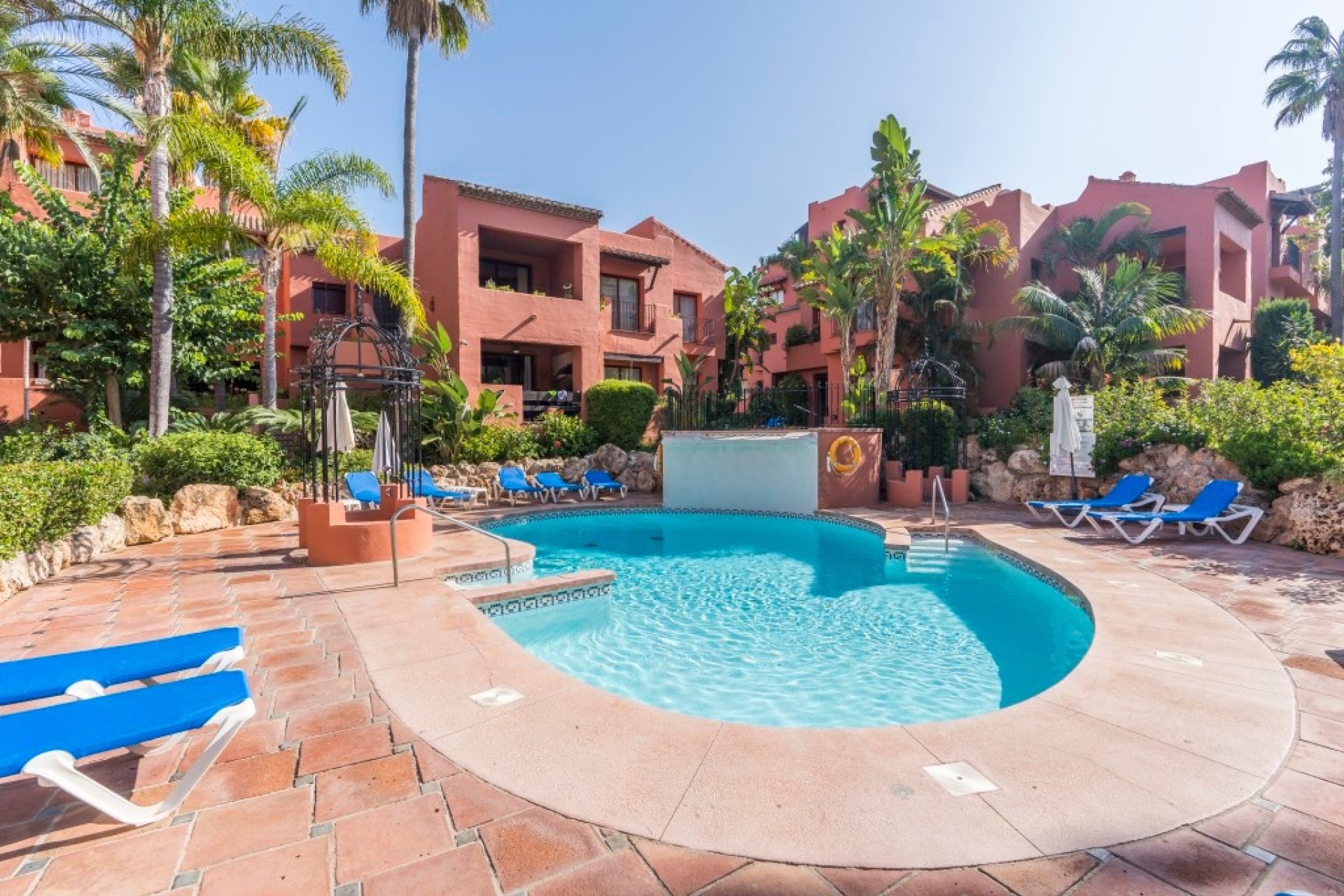 Resale - apartment - Marbella - Elviria