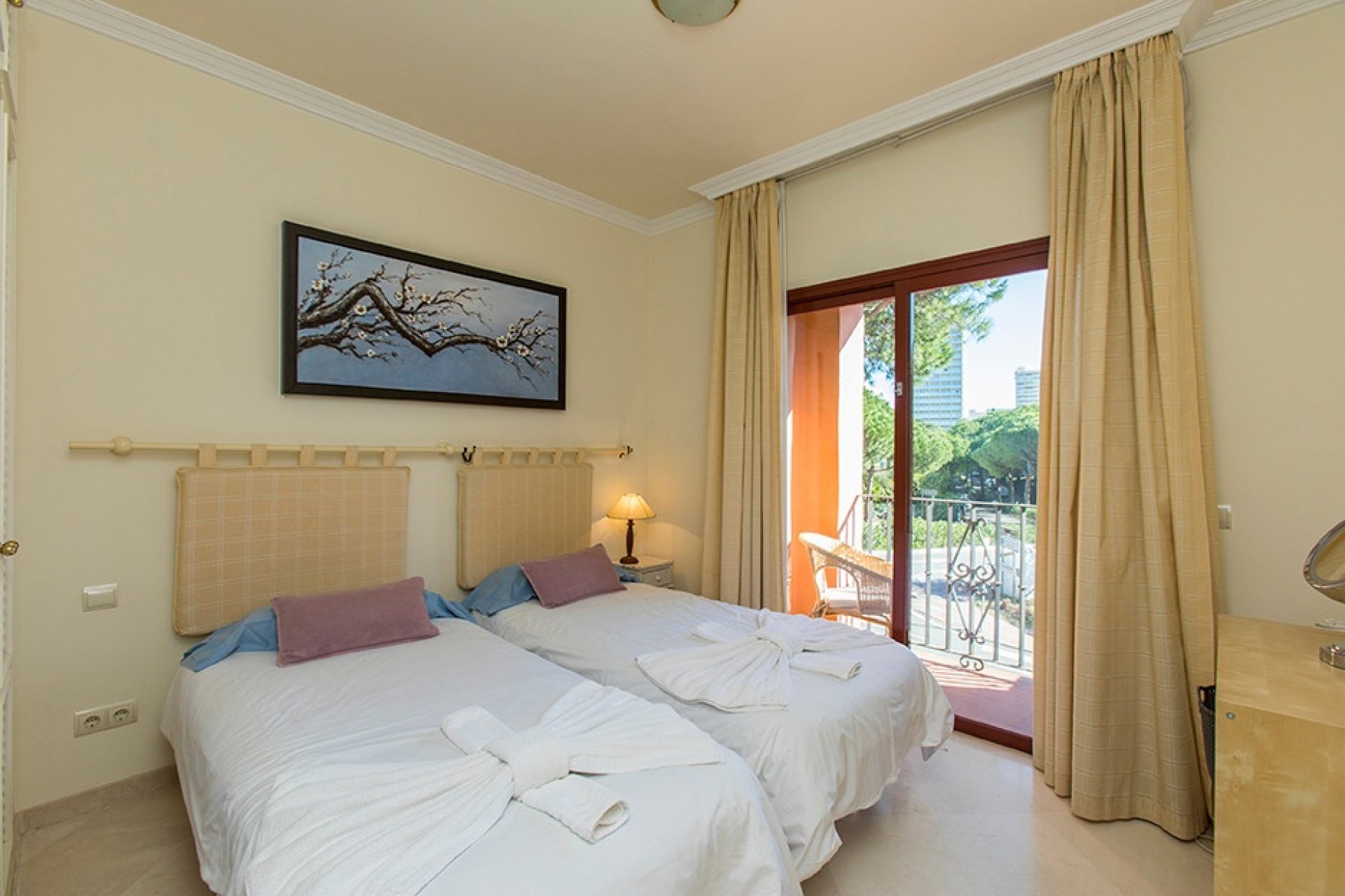 Resale - apartment - Marbella - Elviria