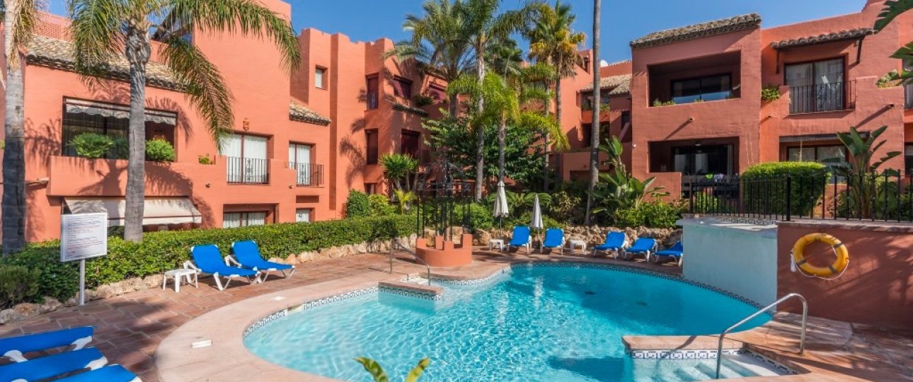 Resale - apartment - Marbella - Elviria