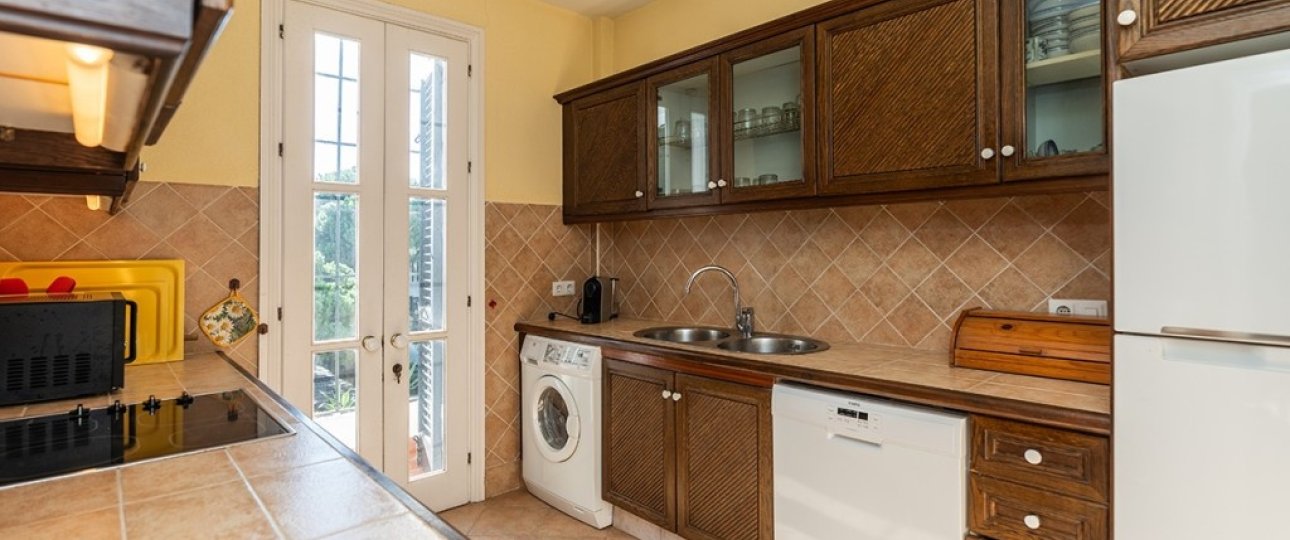 Resale - apartment - Marbella - Elviria