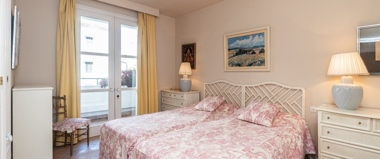 Resale - apartment - Marbella - Elviria