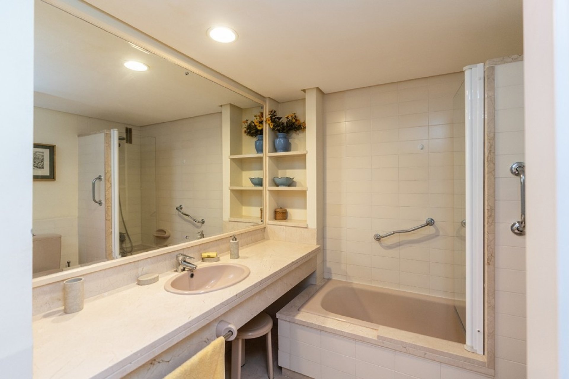Resale - apartment - Marbella - Elviria