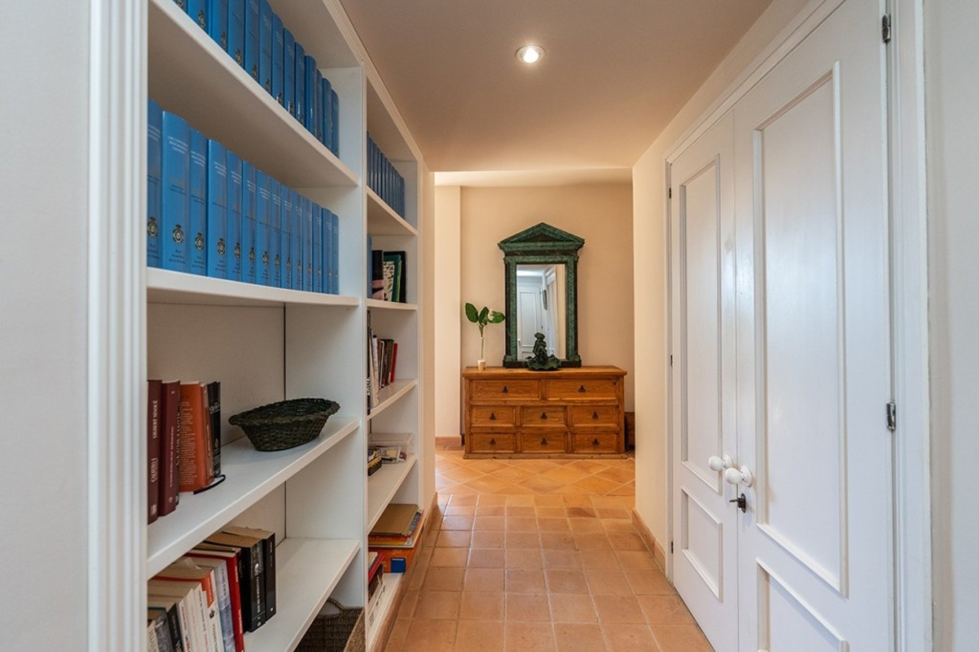 Resale - apartment - Marbella - Elviria