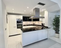 Resale - apartment - Marbella - Elviria