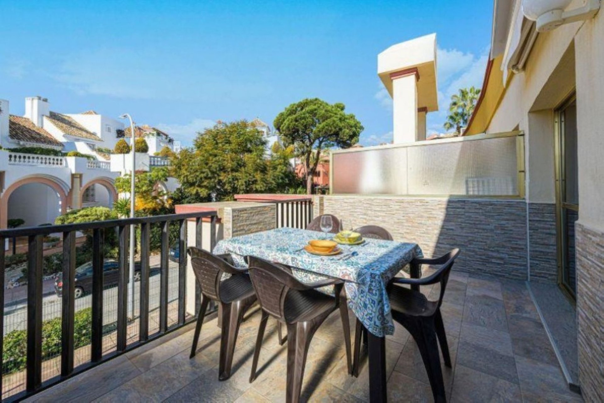 Resale - apartment - Marbella - Elviria