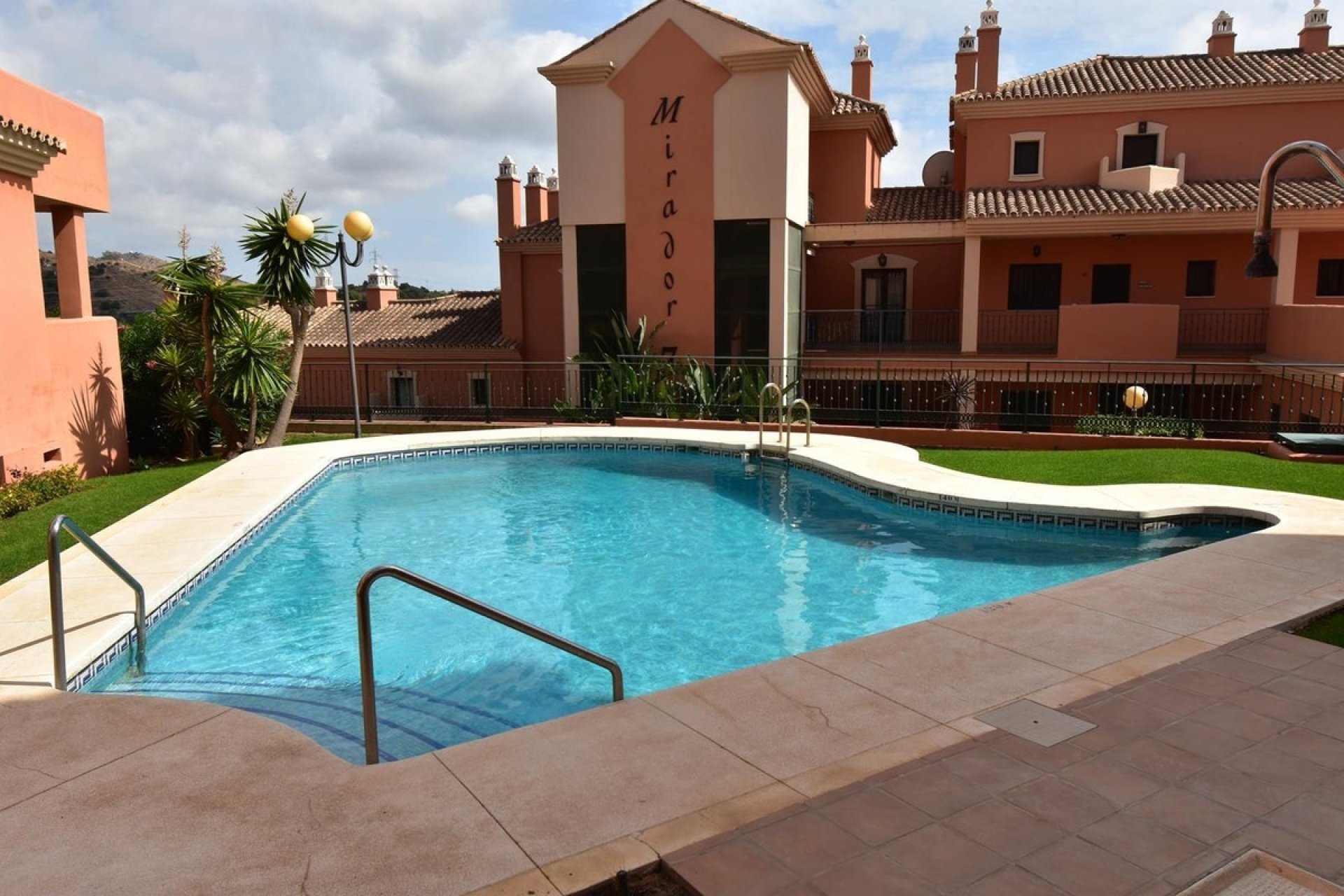 Resale - apartment - Marbella - Elviria