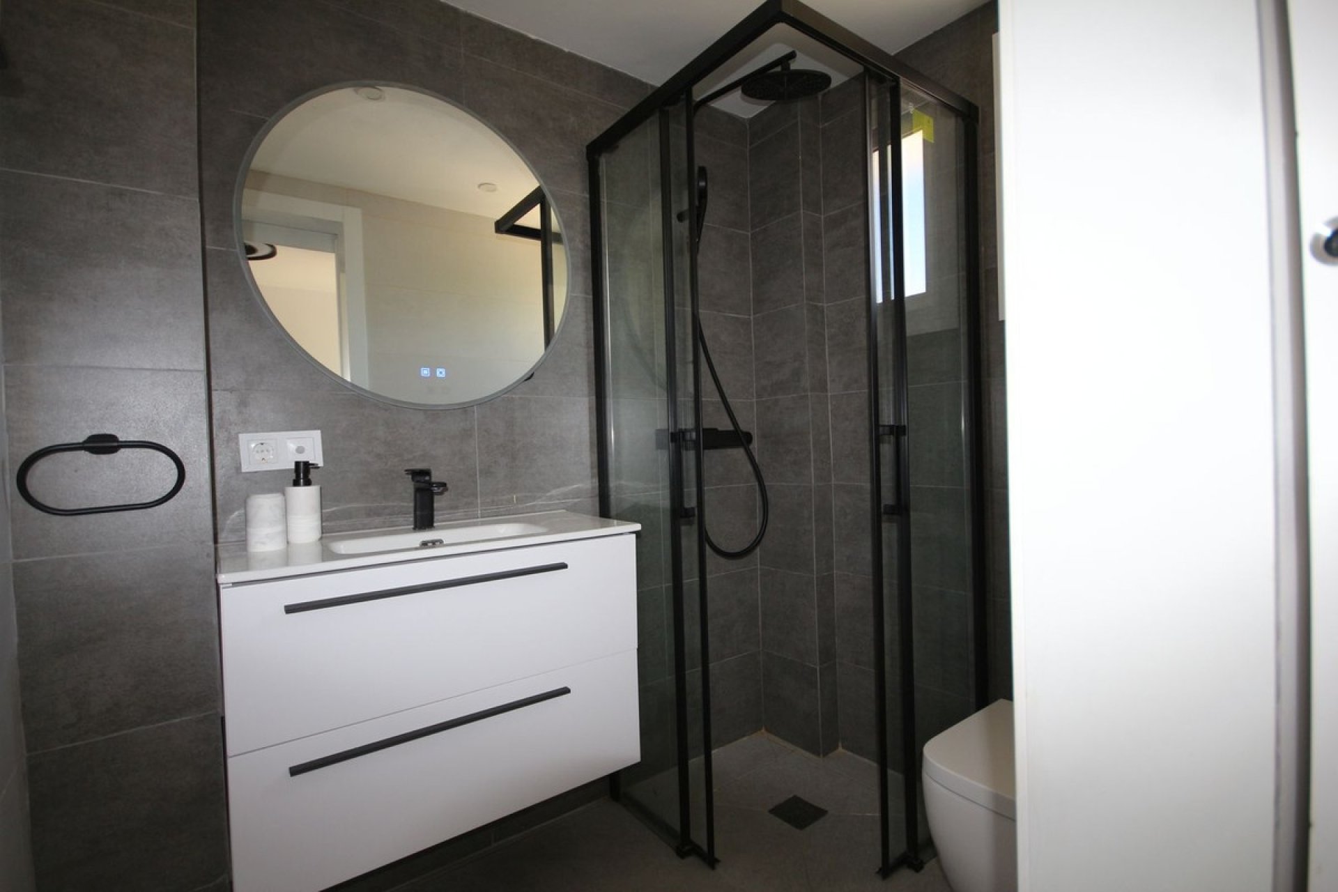 Resale - apartment - Marbella - Elviria