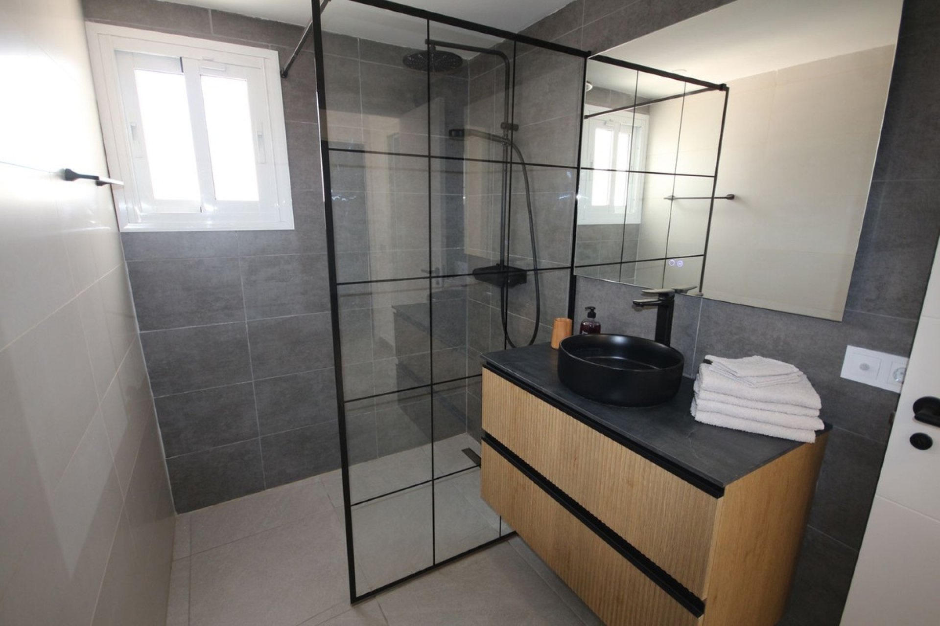 Resale - apartment - Marbella - Elviria