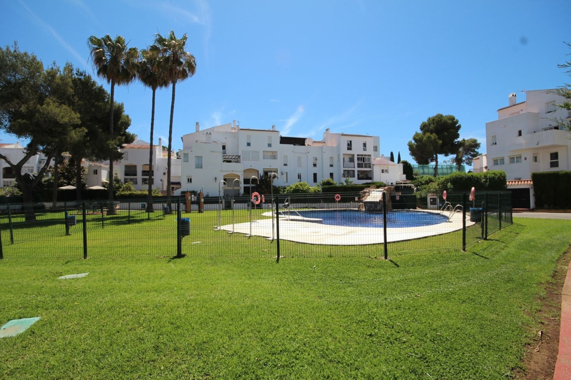 Resale - apartment - Marbella - Elviria