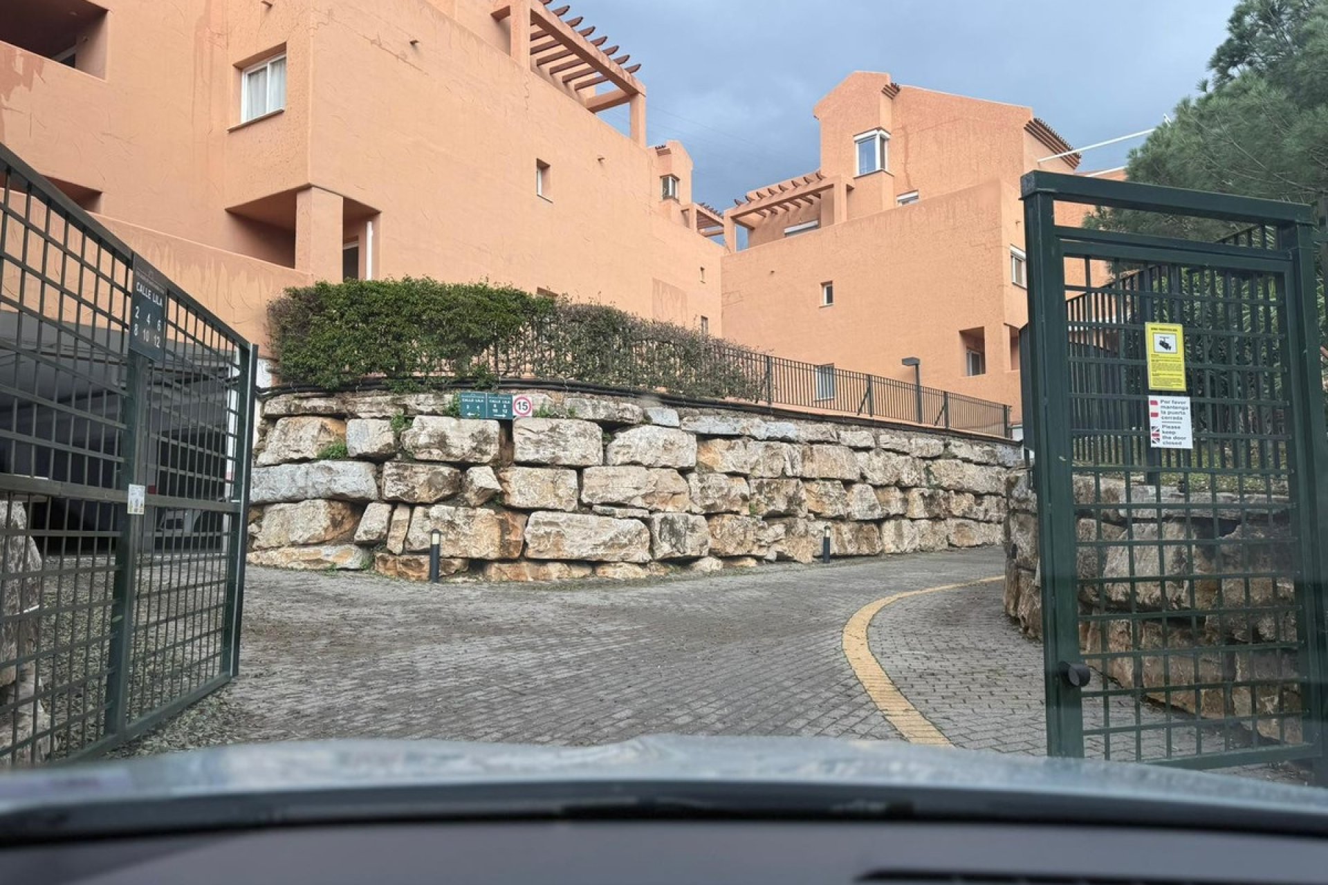 Resale - apartment - Marbella - Elviria