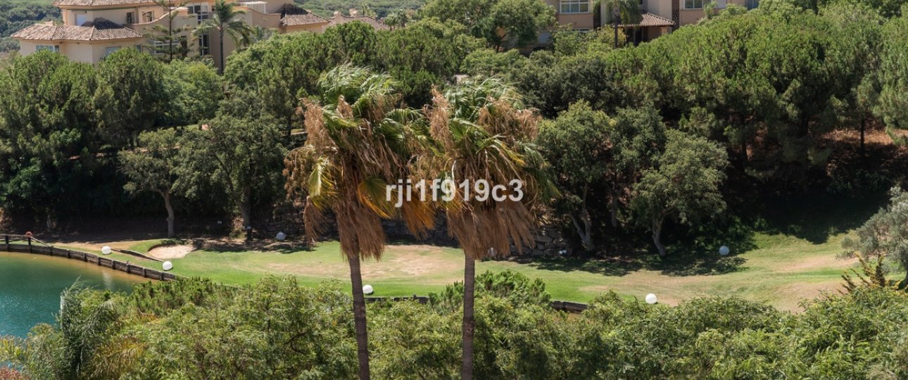 Resale - apartment - Marbella - Elviria