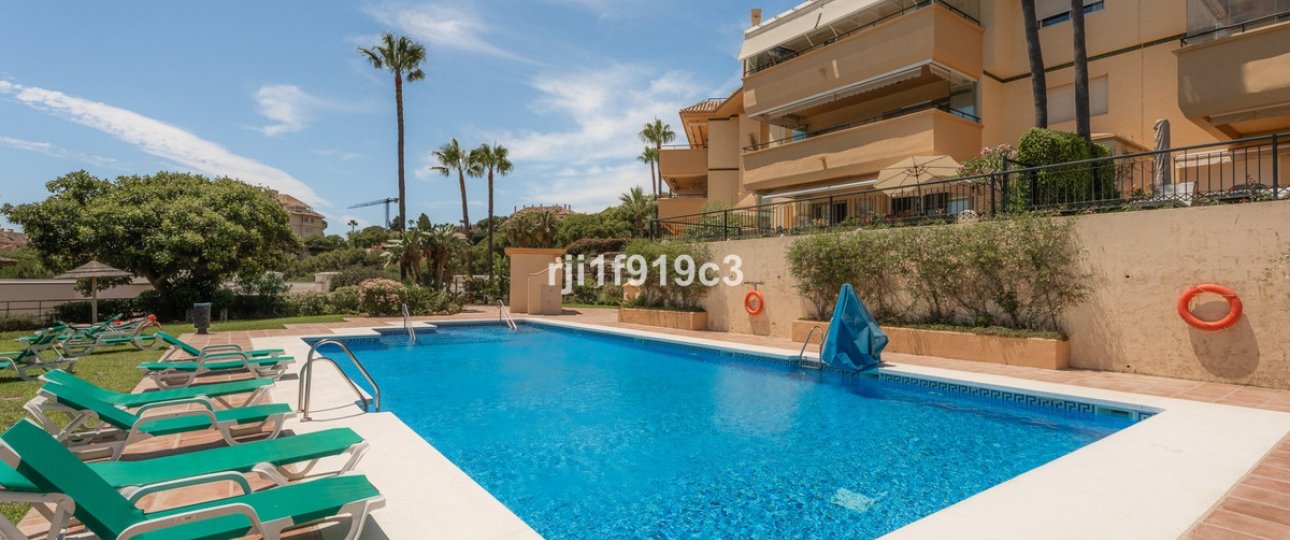 Resale - apartment - Marbella - Elviria