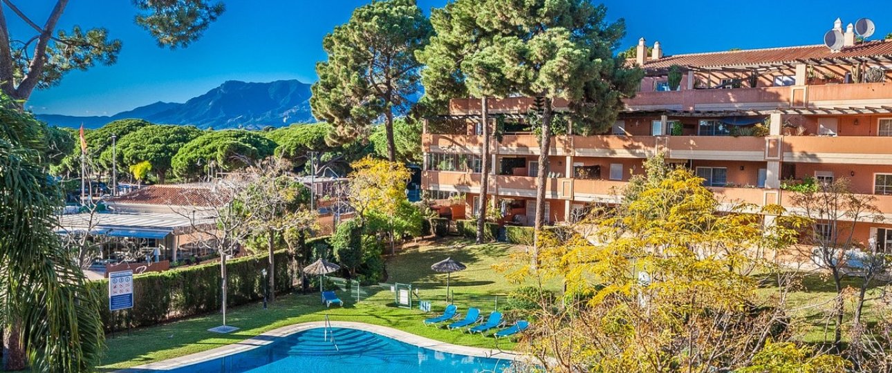 Resale - apartment - Marbella - Elviria