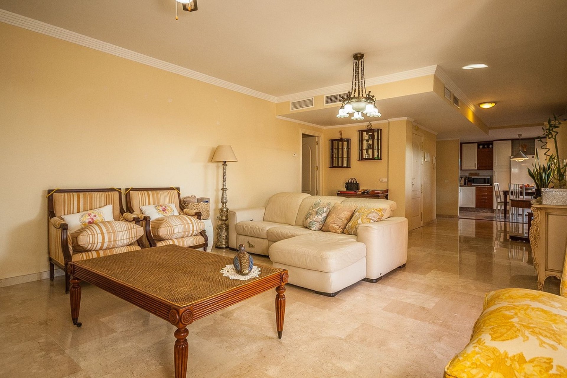 Resale - apartment - Marbella - Elviria