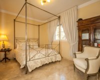 Resale - apartment - Marbella - Elviria