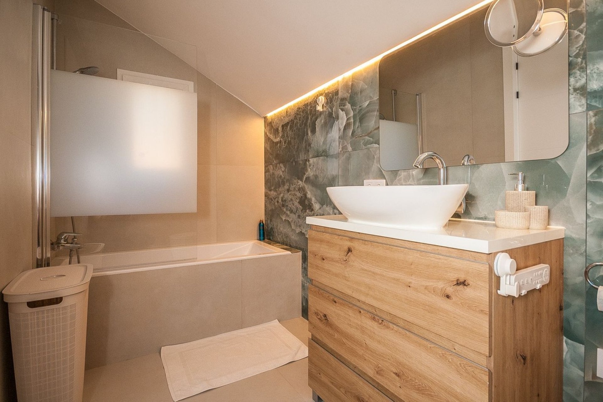 Resale - apartment - Marbella - Elviria