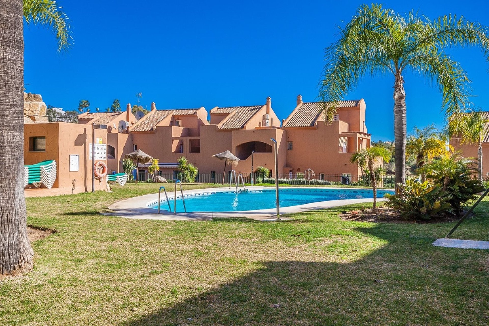 Resale - apartment - Marbella - Elviria