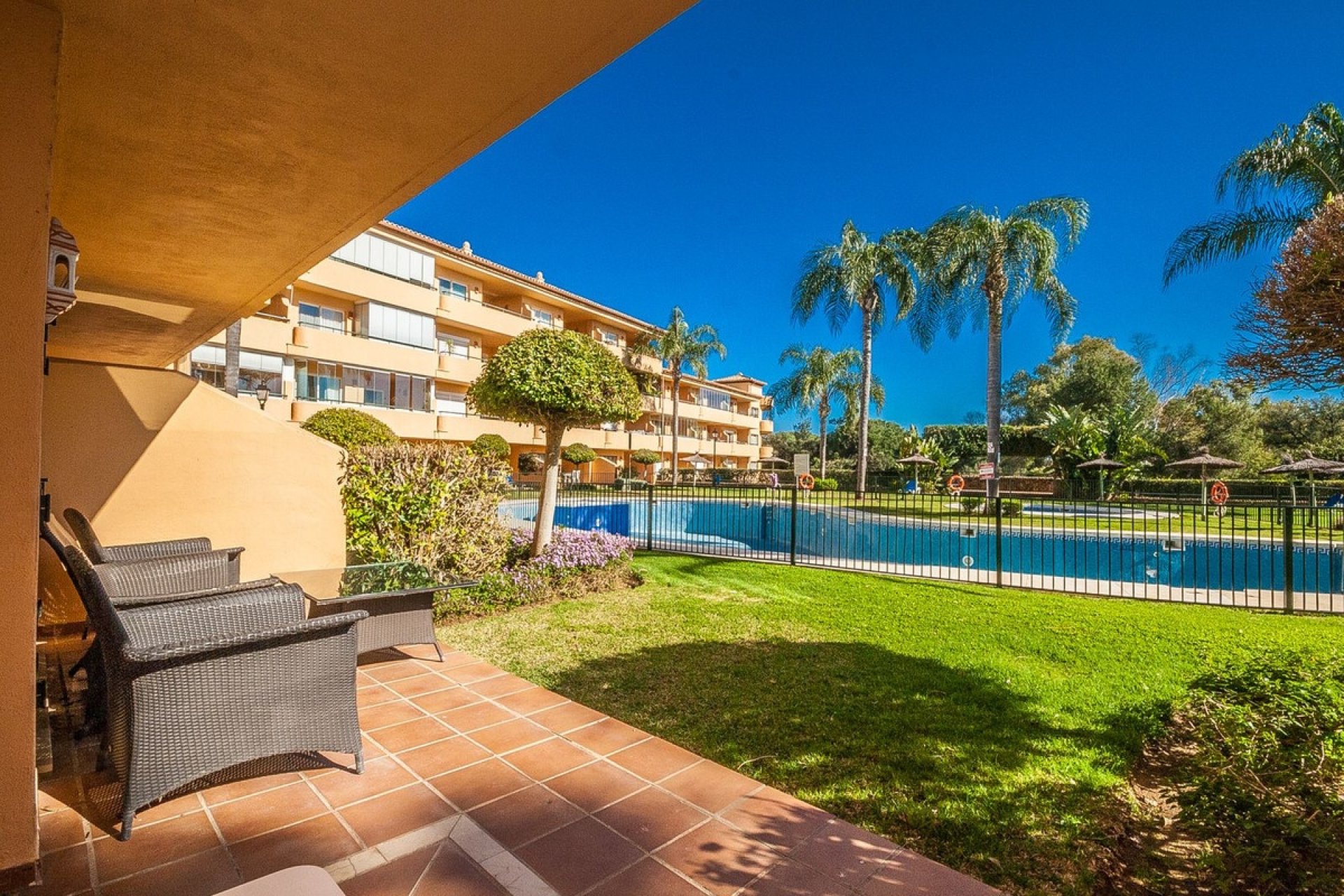 Resale - apartment - Marbella - Elviria
