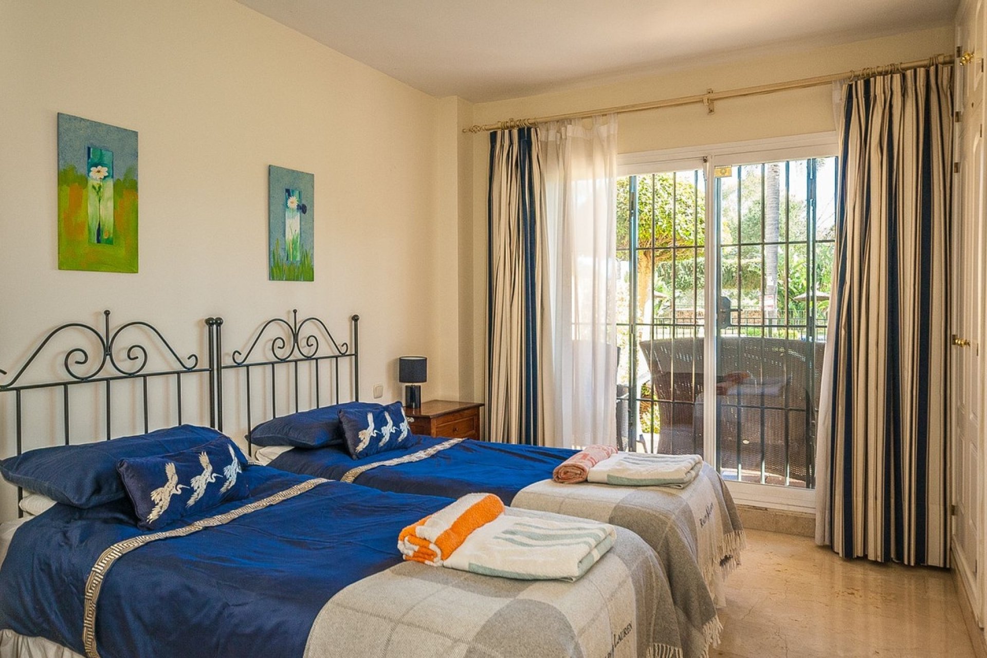 Resale - apartment - Marbella - Elviria