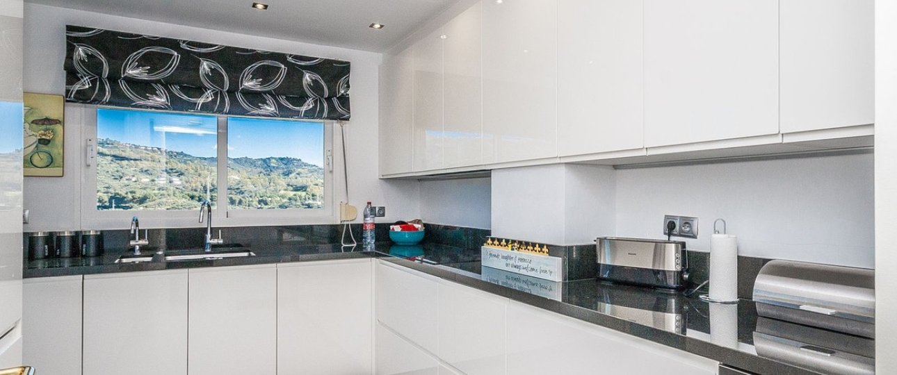 Resale - apartment - Marbella - Elviria