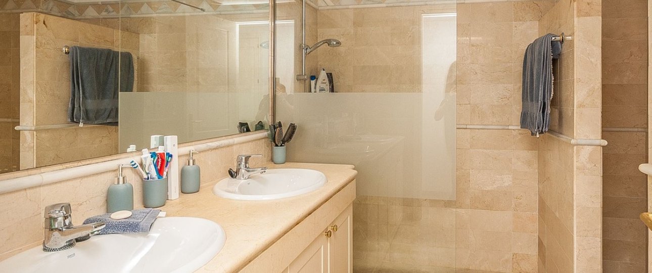 Resale - apartment - Marbella - Elviria