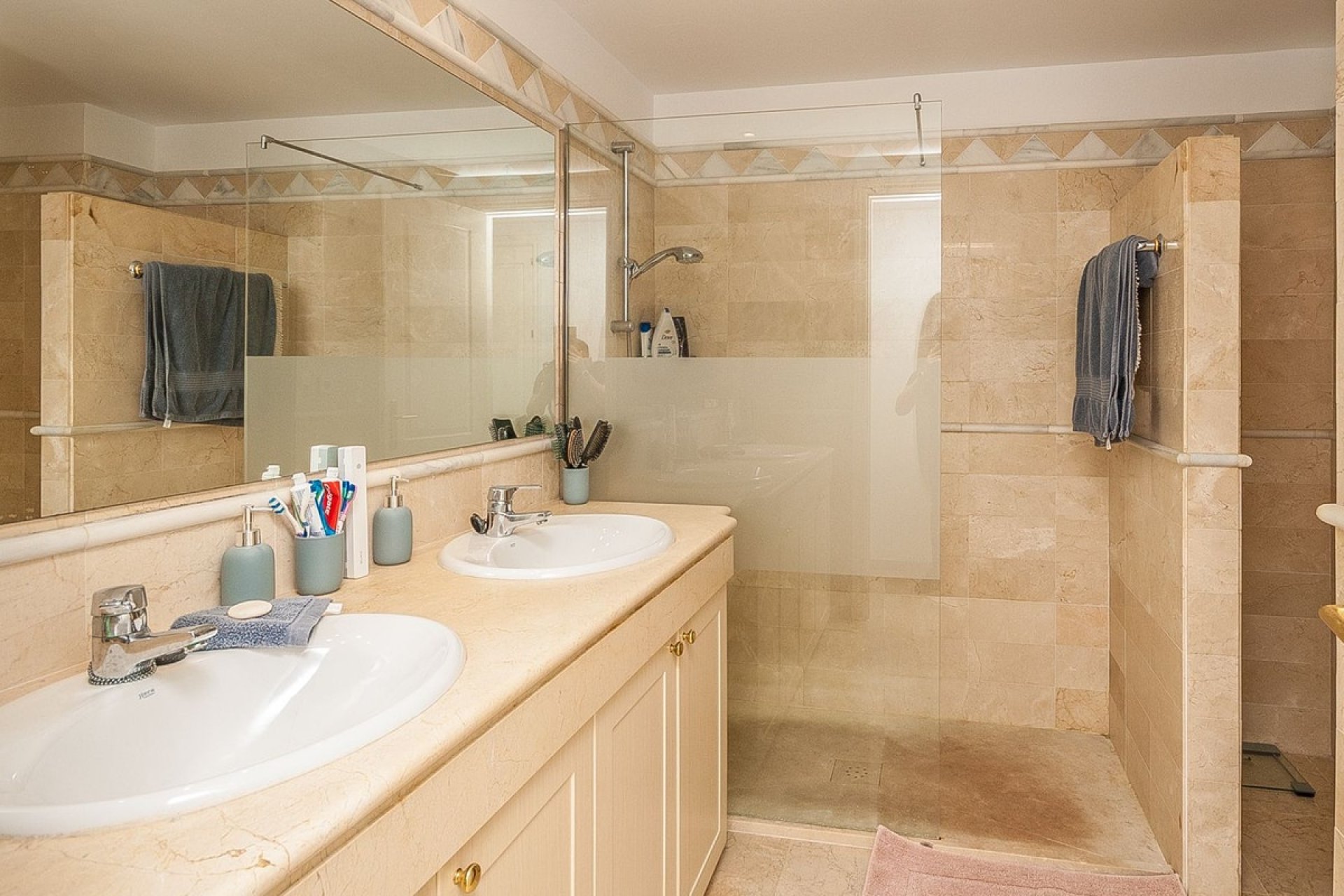 Resale - apartment - Marbella - Elviria