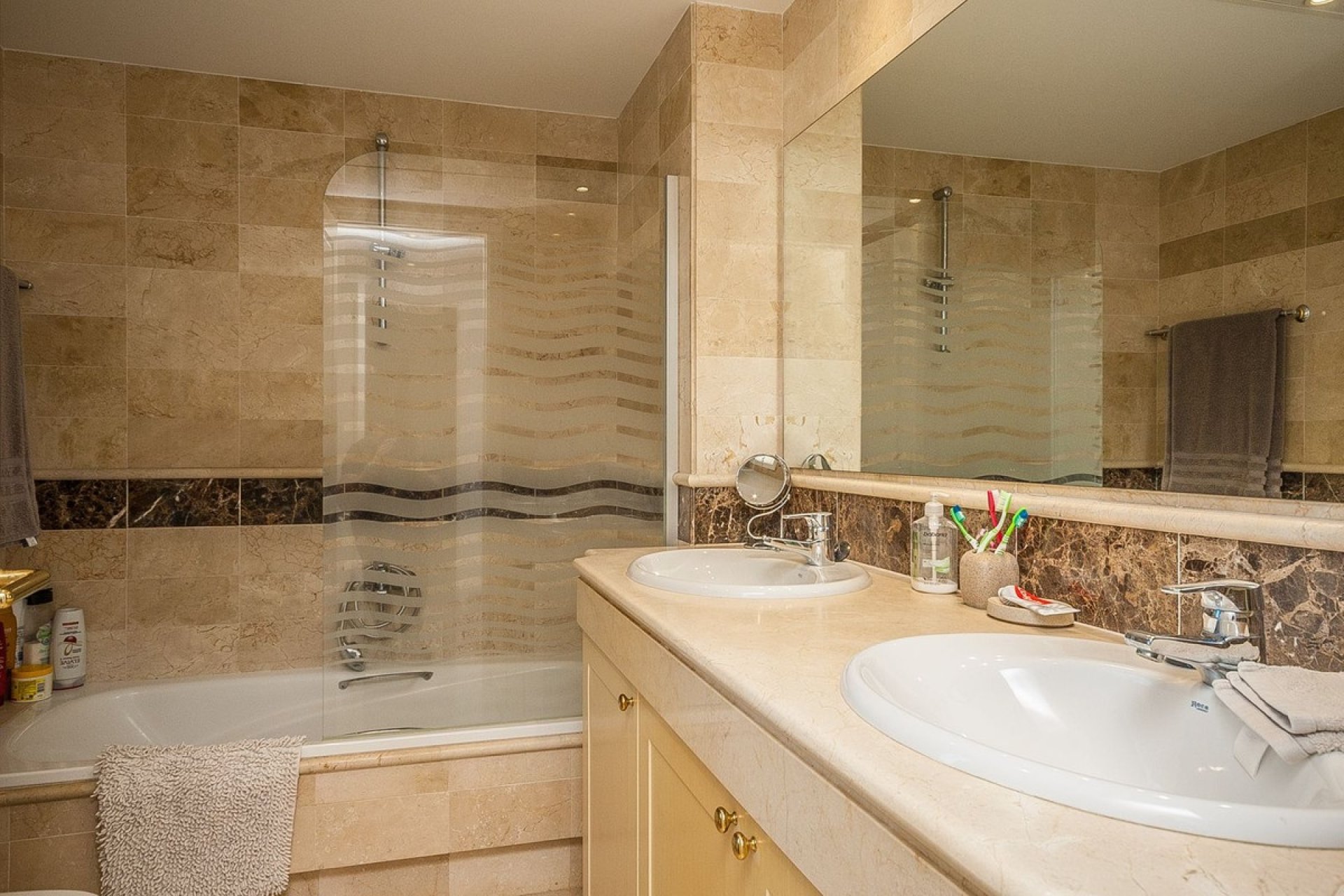 Resale - apartment - Marbella - Elviria