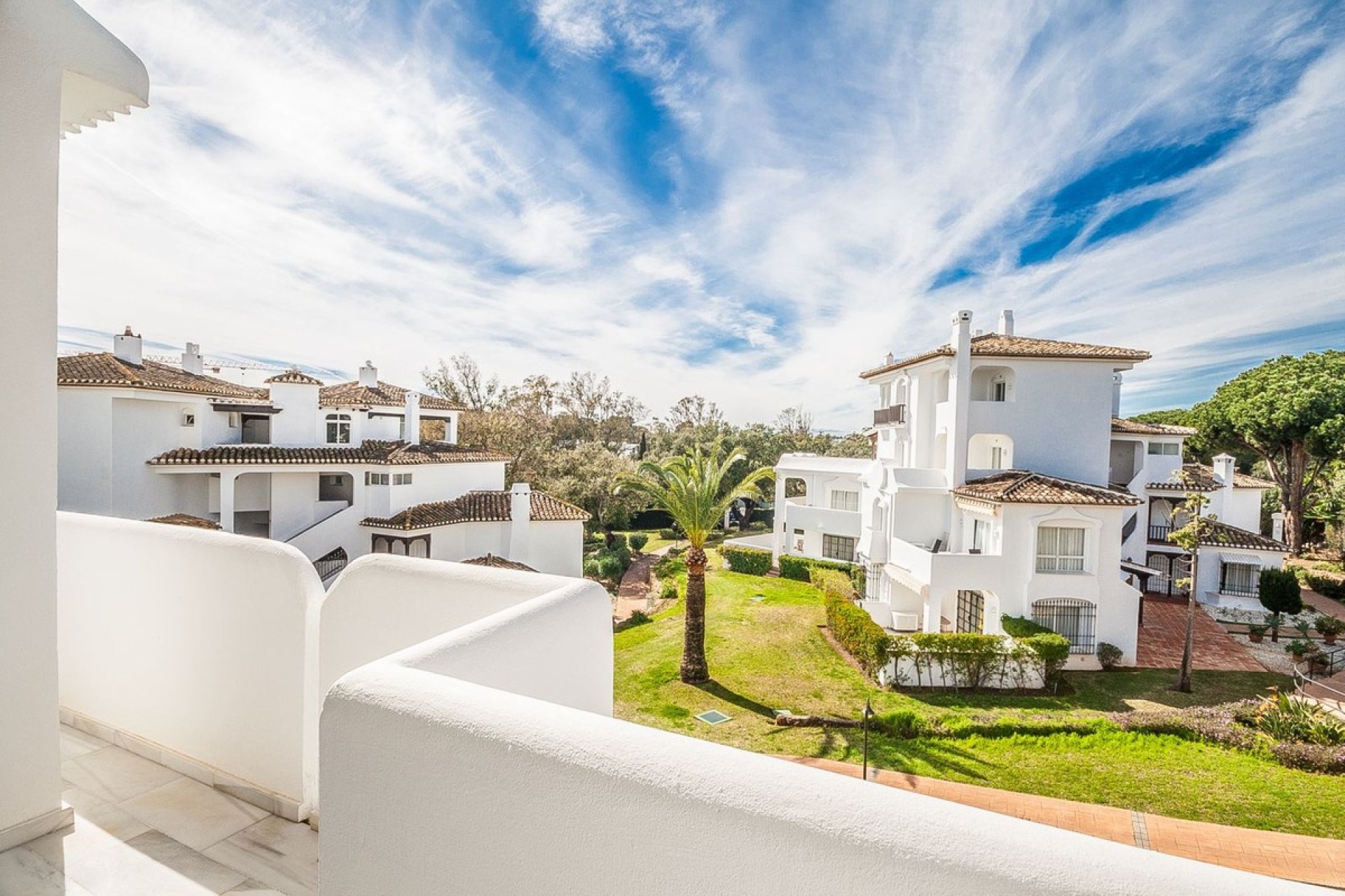 Resale - apartment - Marbella - Elviria