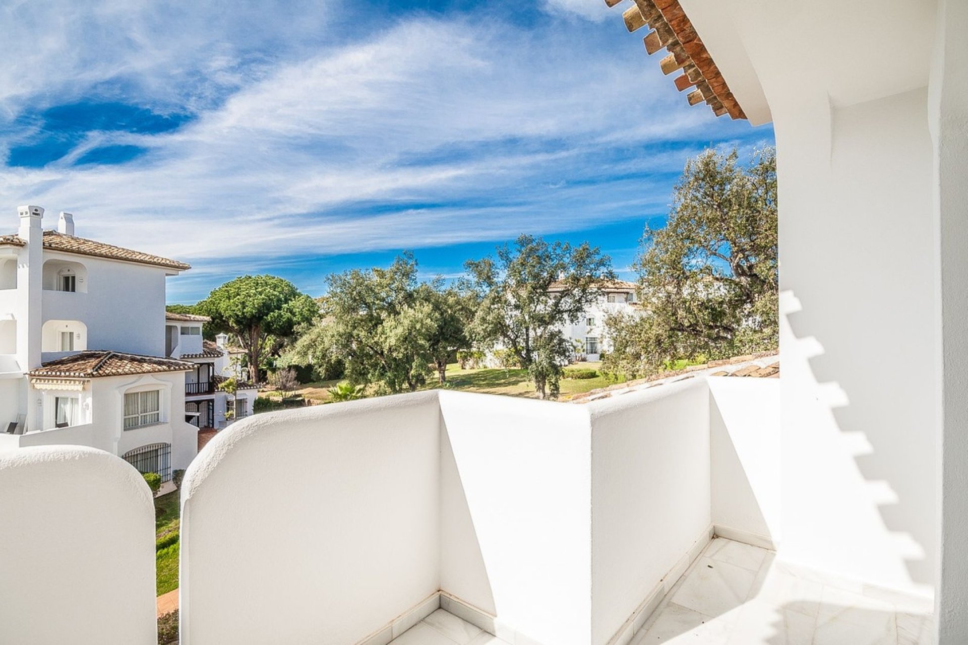 Resale - apartment - Marbella - Elviria