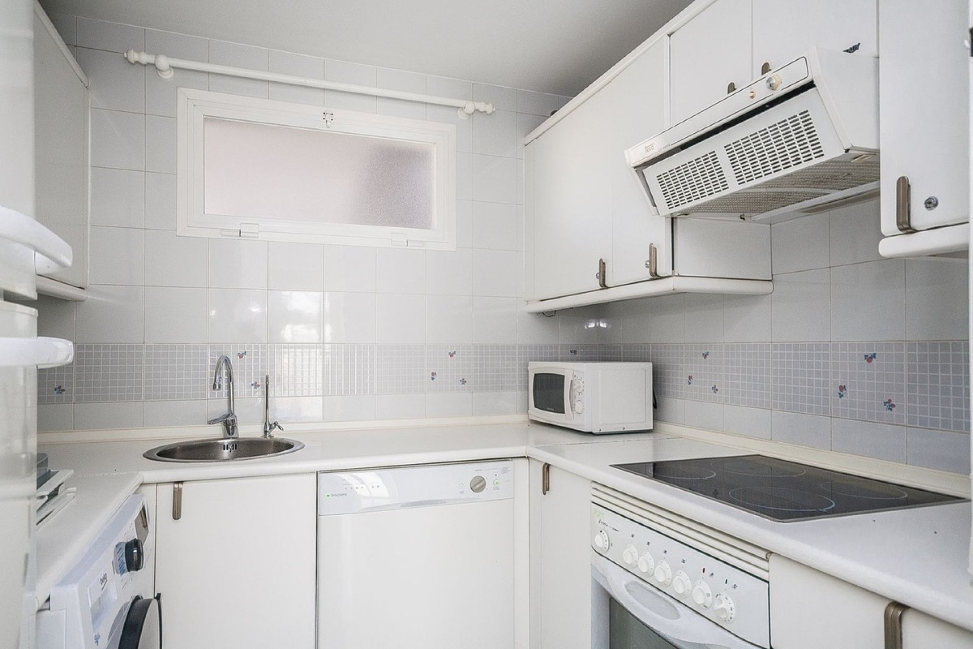 Resale - apartment - Marbella - Elviria