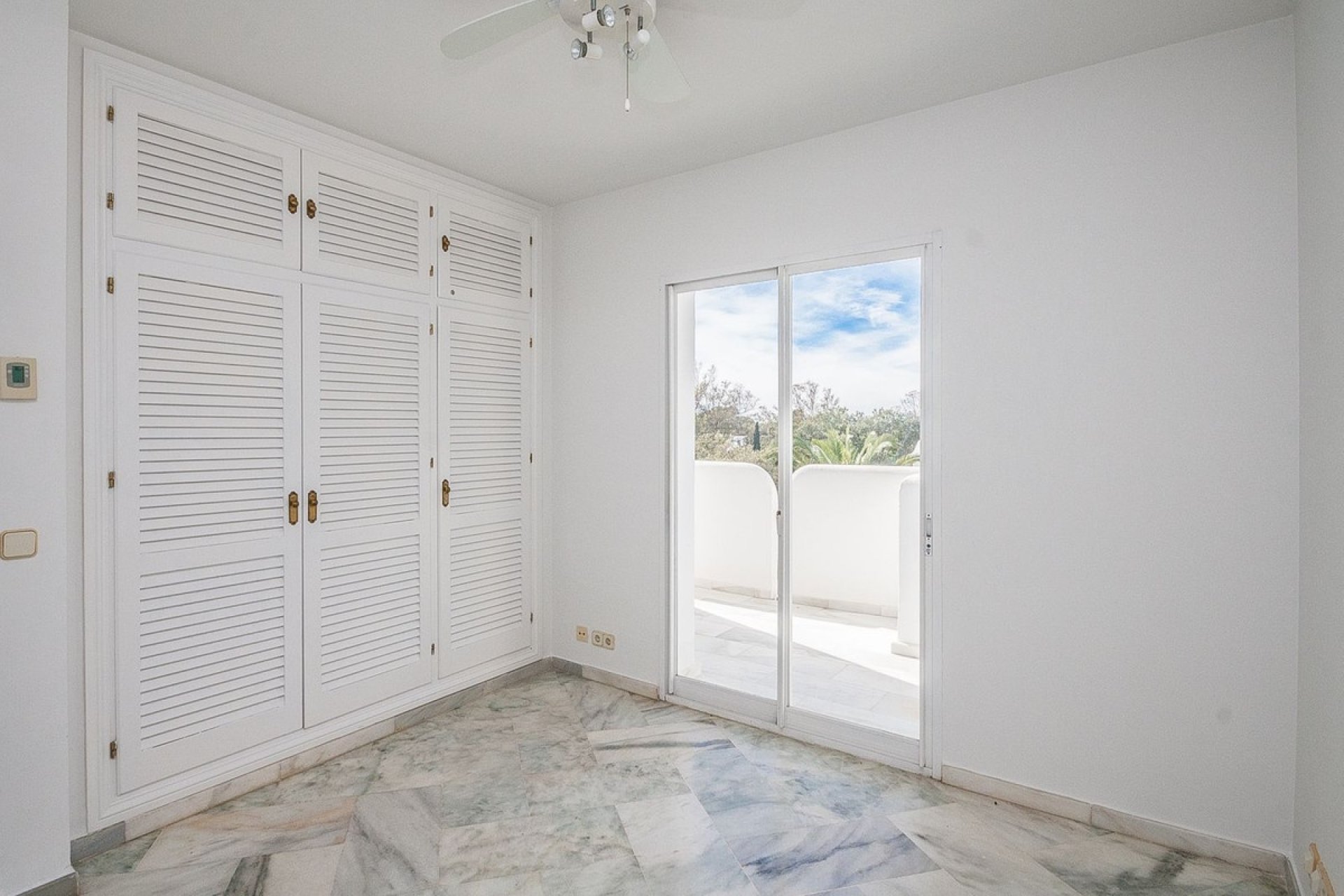 Resale - apartment - Marbella - Elviria