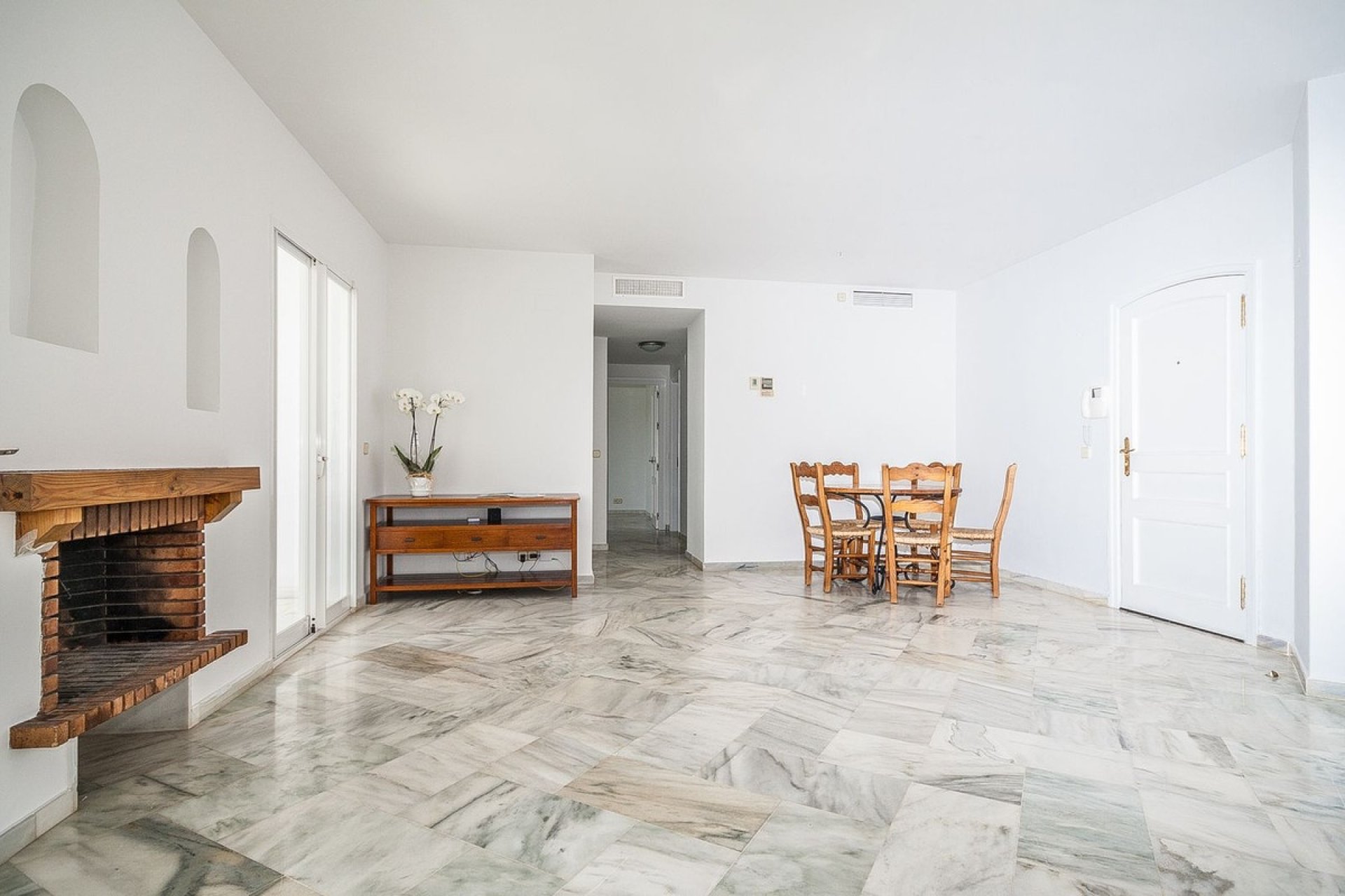 Resale - apartment - Marbella - Elviria