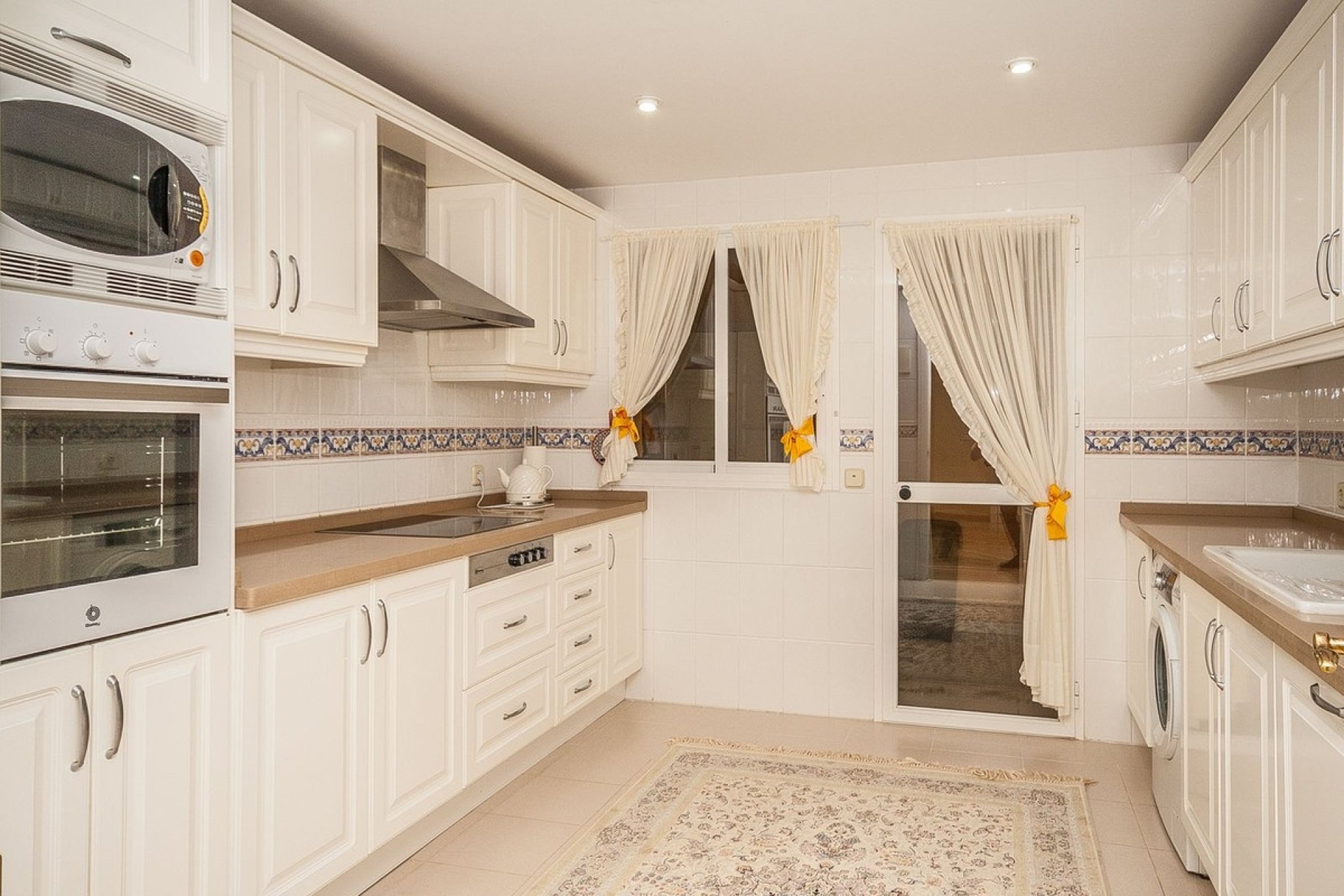 Resale - apartment - Marbella - Elviria