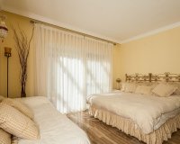 Resale - apartment - Marbella - Elviria