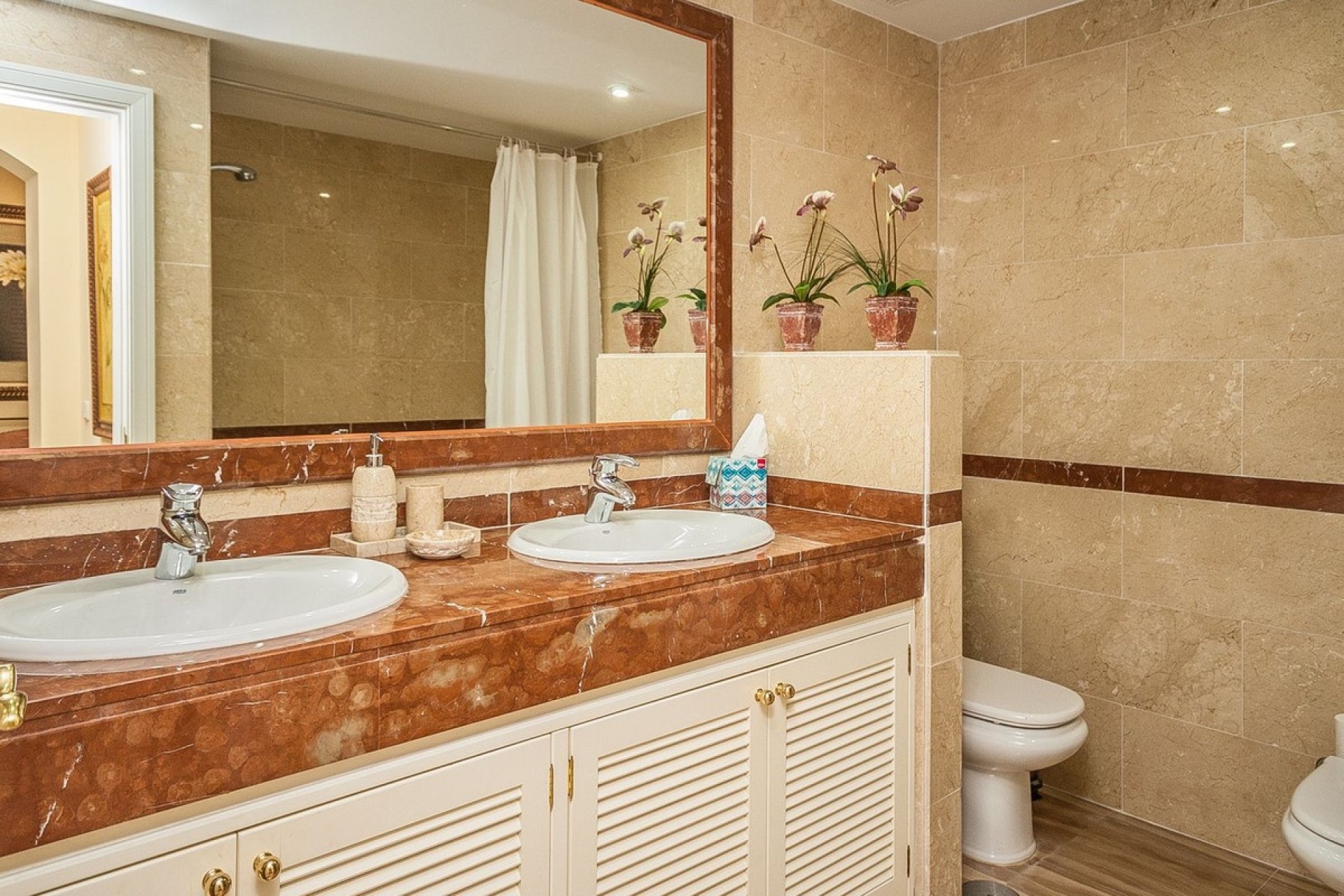 Resale - apartment - Marbella - Elviria