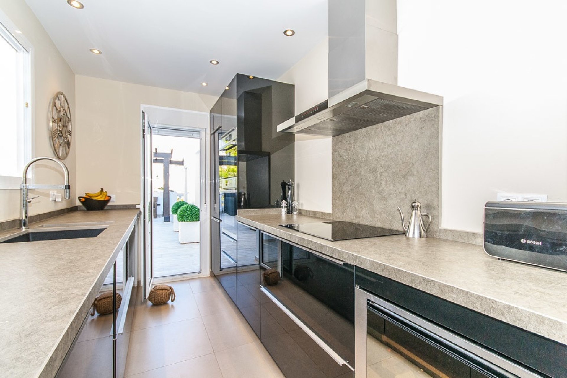 Resale - apartment - Marbella - Elviria